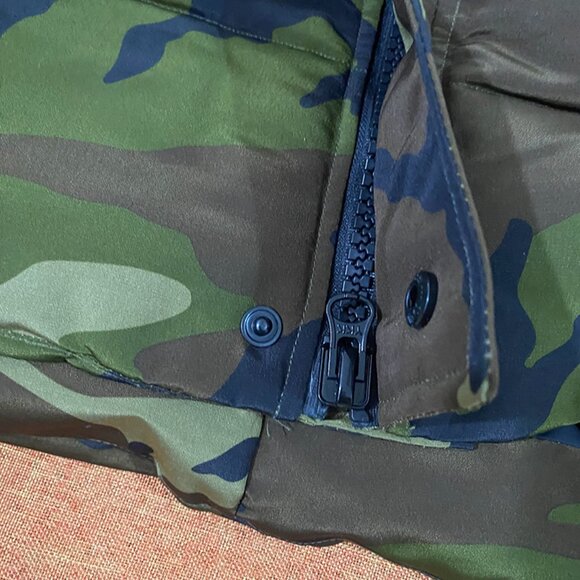 Canada Goose Camouflage Men's Long - Sleeve Down Jacket - Picture 7 of 12